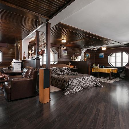 The Sky Loft Apartment Kiev Bagian luar foto