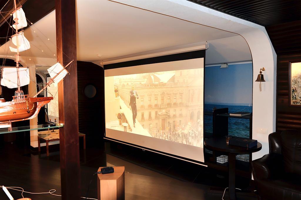The Sky Loft Apartment Kiev Bagian luar foto