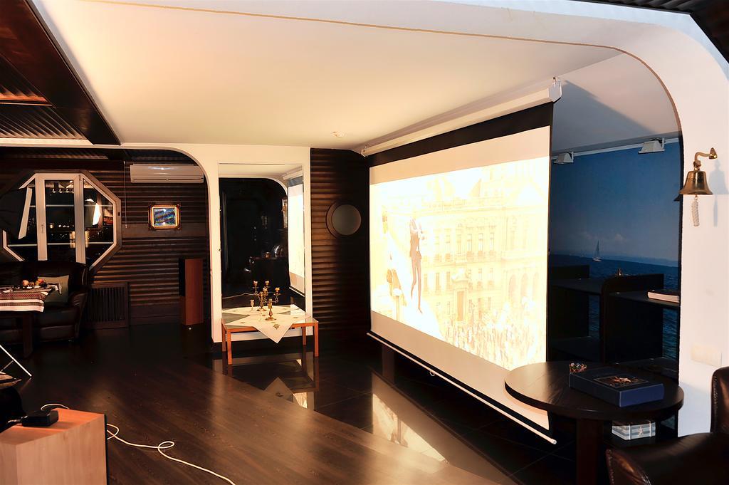 The Sky Loft Apartment Kiev Bagian luar foto